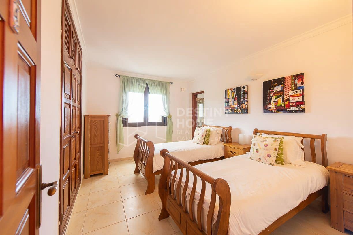 5 sovrum Villa till salu i Villaverde med pool garage - 970 000 € (Ref: 10022056)