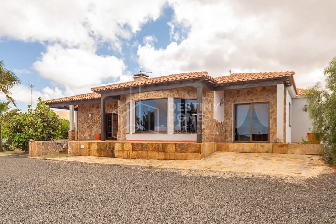 5 sovrum Villa till salu i Villaverde med pool garage - 970 000 € (Ref: 10022056)