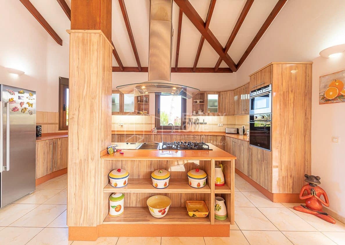 5 sovrum Villa till salu i Villaverde med pool garage - 970 000 € (Ref: 10022056)