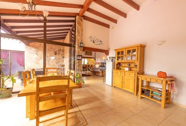 5 sovrum Villa till salu i Villaverde, La Oliva med pool garage - 970 000 € (Ref: 10022056)