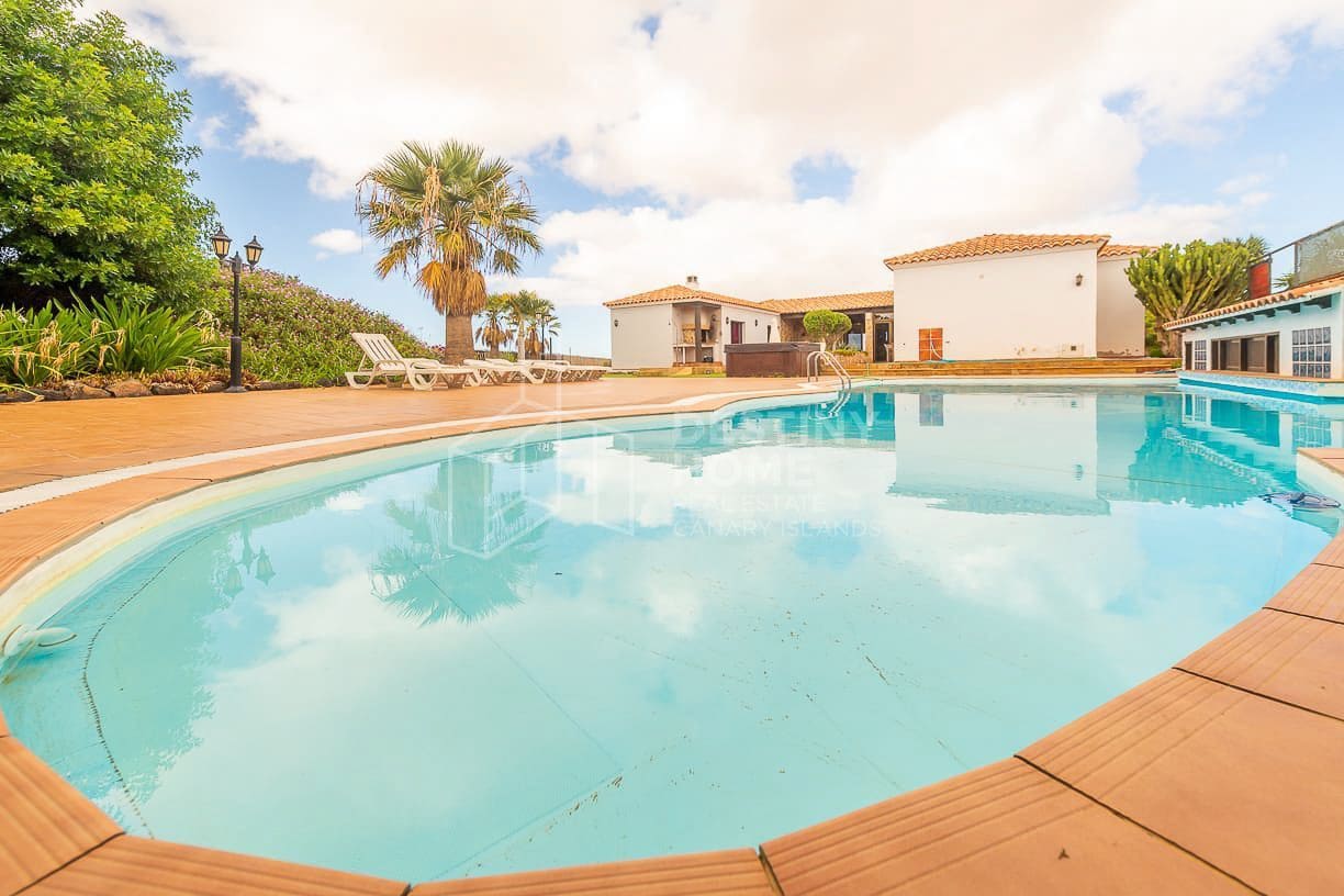 5 sovrum Villa till salu i Villaverde med pool garage - 970 000 € (Ref: 10022056)