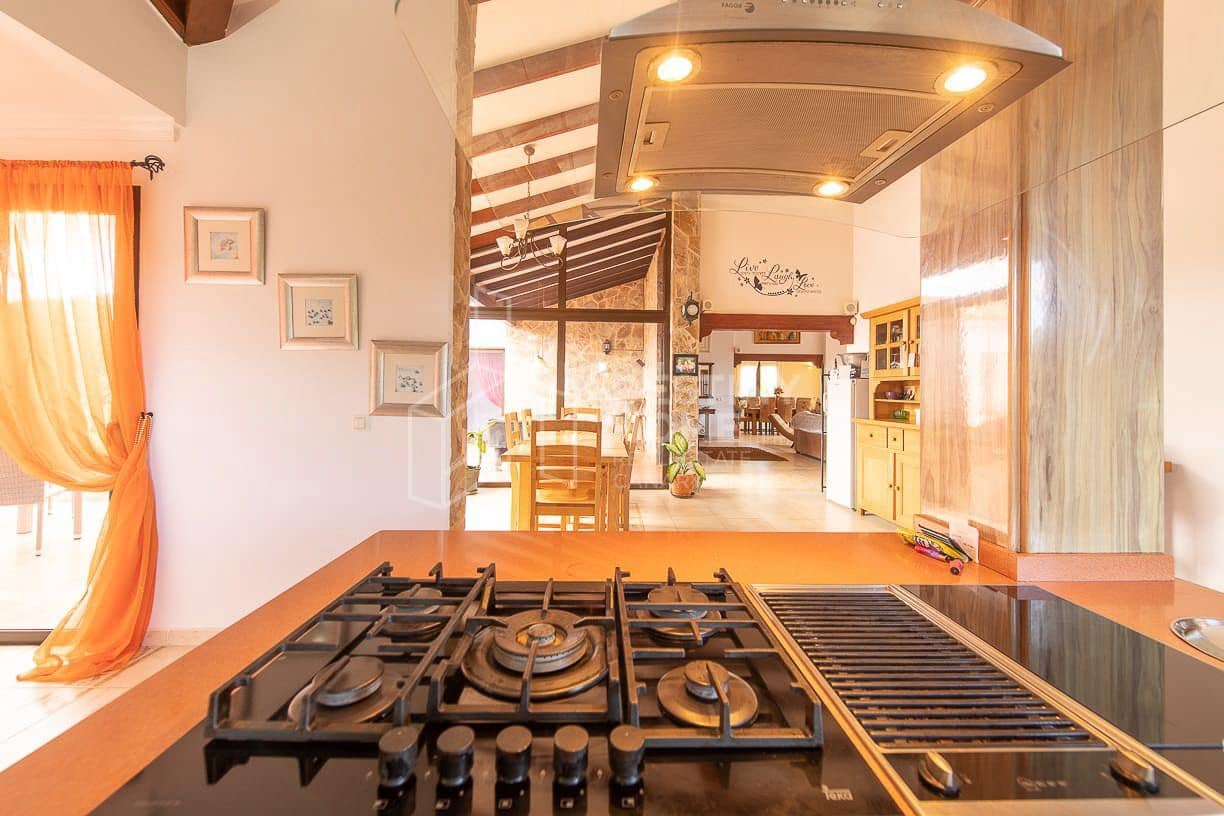 5 sovrum Villa till salu i Villaverde med pool garage - 970 000 € (Ref: 10022056)