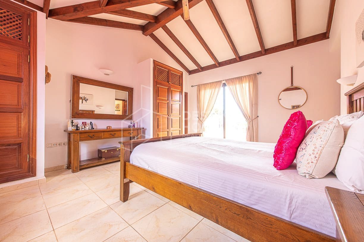 5 sovrum Villa till salu i Villaverde med pool garage - 970 000 € (Ref: 10022056)