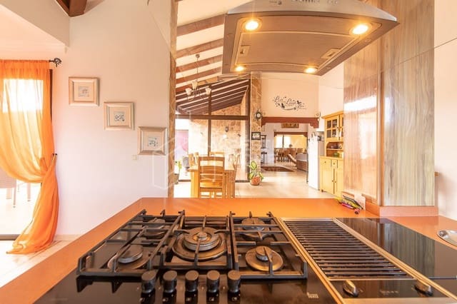 5 sovrum Villa till salu i Villaverde, La Oliva med pool garage - 970 000 € (Ref: 10022056)