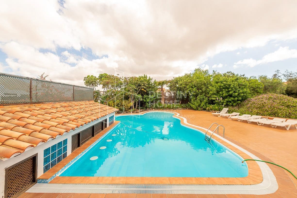 5 sovrum Villa till salu i Villaverde med pool garage - 970 000 € (Ref: 10022056)