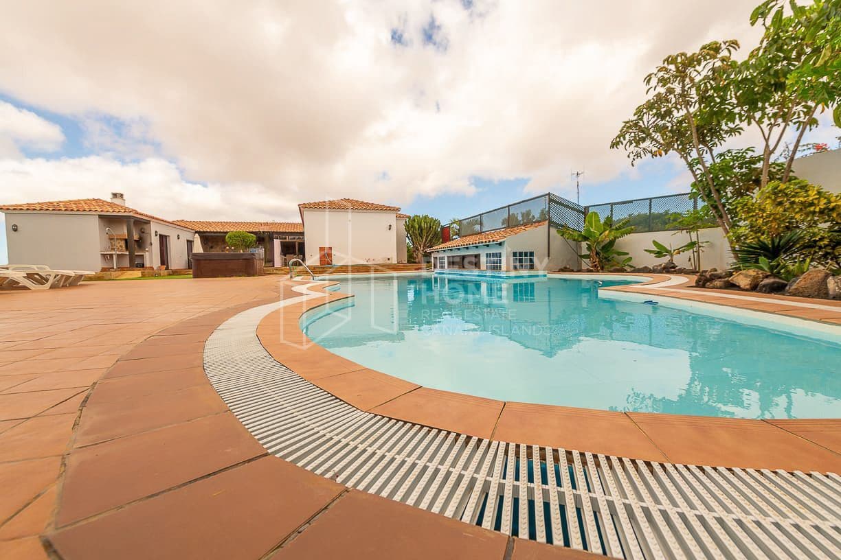5 sovrum Villa till salu i Villaverde med pool garage - 970 000 € (Ref: 10022056)