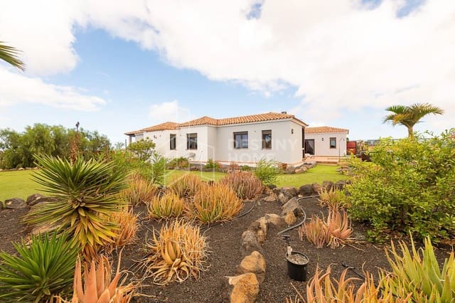 5 sovrum Villa till salu i Villaverde, La Oliva med pool garage - 970 000 € (Ref: 10022056)