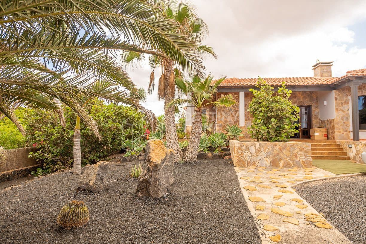5 sovrum Villa till salu i Villaverde med pool garage - 970 000 € (Ref: 10022056)