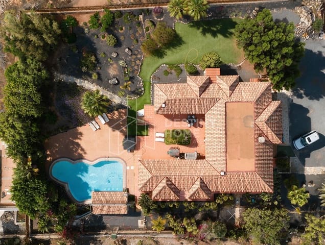 5 slaapkamer Villa te koop in Villaverde, La Oliva met zwembad garage - € 970.000 (Ref: 10022056)