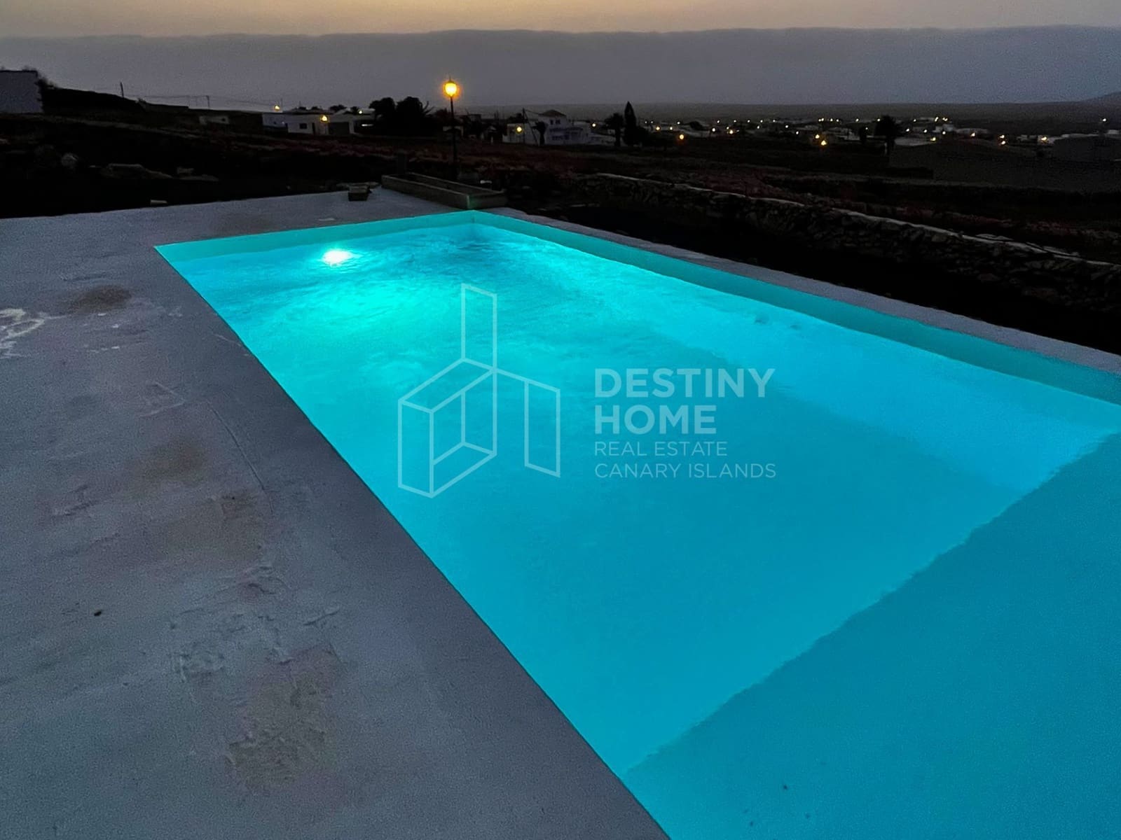 2 bedroom Villa for sale in Tindaya with pool garage - € 900,000 (Ref: 10022057)