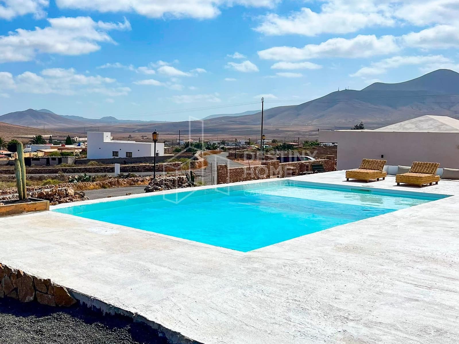 2 bedroom Villa for sale in Tindaya with pool garage - € 900,000 (Ref: 10022057)