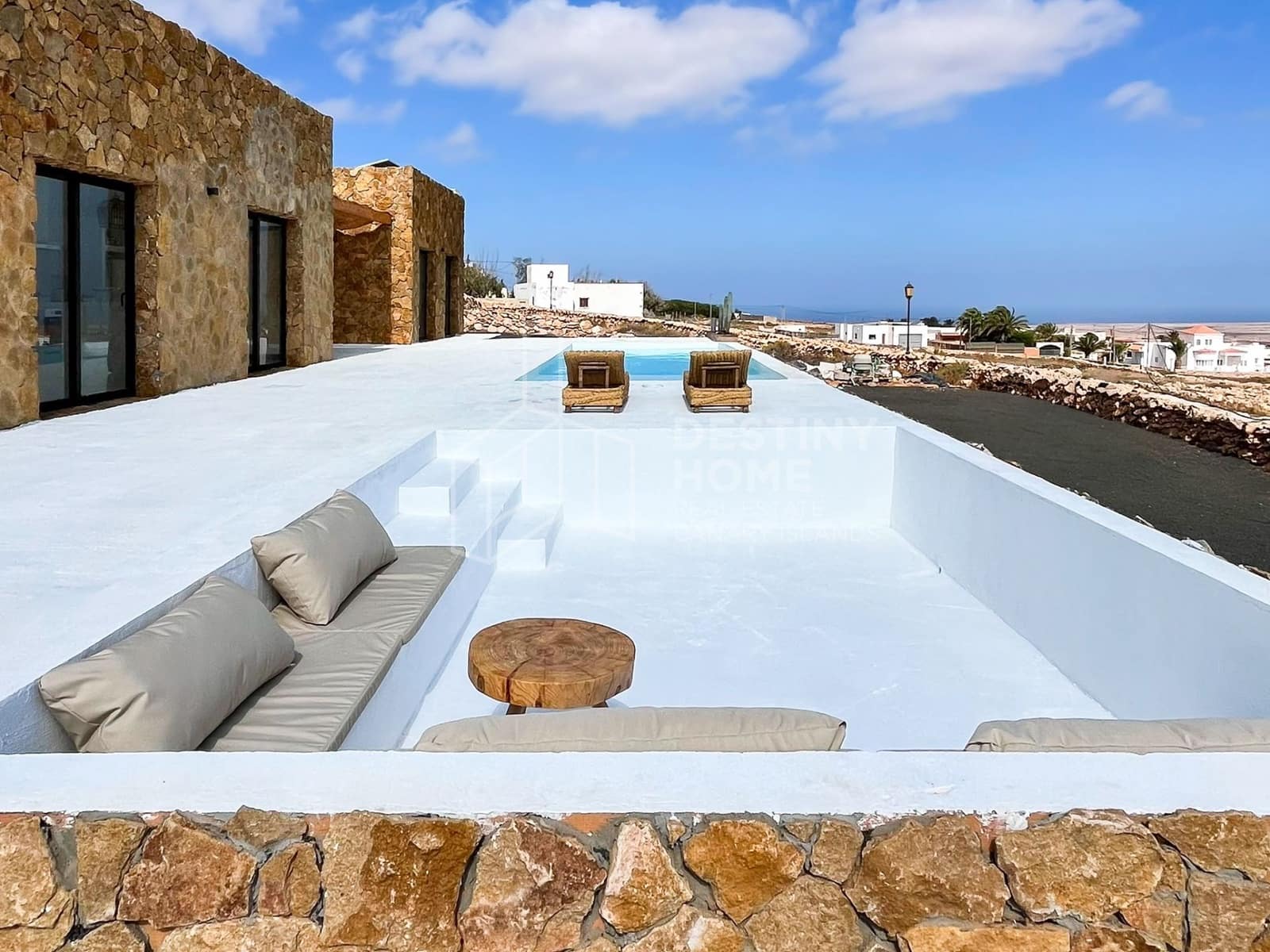2 bedroom Villa for sale in Tindaya with pool garage - € 900,000 (Ref: 10022057)