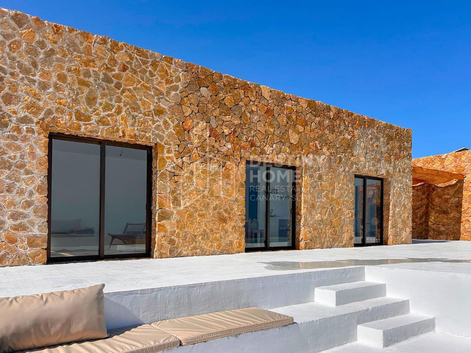 2 bedroom Villa for sale in Tindaya with pool garage - € 900,000 (Ref: 10022057)