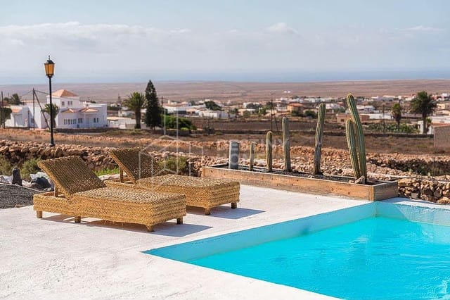 2 quarto Moradia para venda em Tindaya, La Oliva com piscina garagem - 825 000 € (Ref: 10022057)