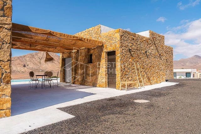2 quarto Moradia para venda em Tindaya, La Oliva com piscina garagem - 825 000 € (Ref: 10022057)