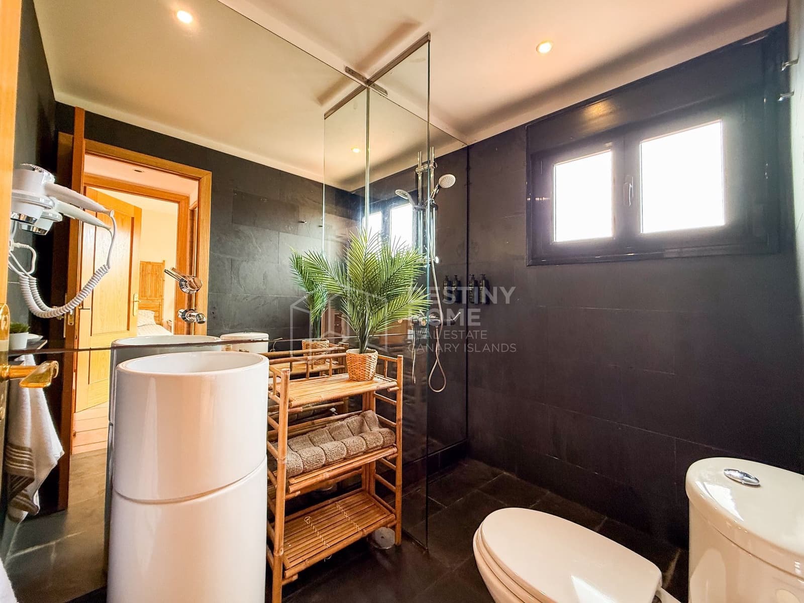 2 bedroom Villa for rent in Lajares with pool - € 1,600 (Ref: 10046929)