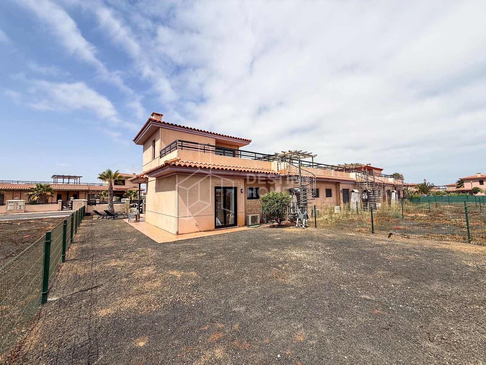 2 bedroom Villa for rent in Lajares with pool - € 1,600 (Ref: 10046929)