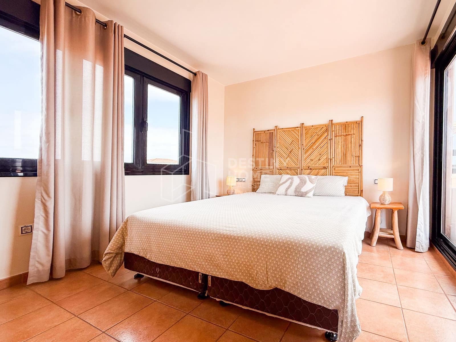 2 bedroom Villa for rent in Lajares with pool - € 1,600 (Ref: 10046929)