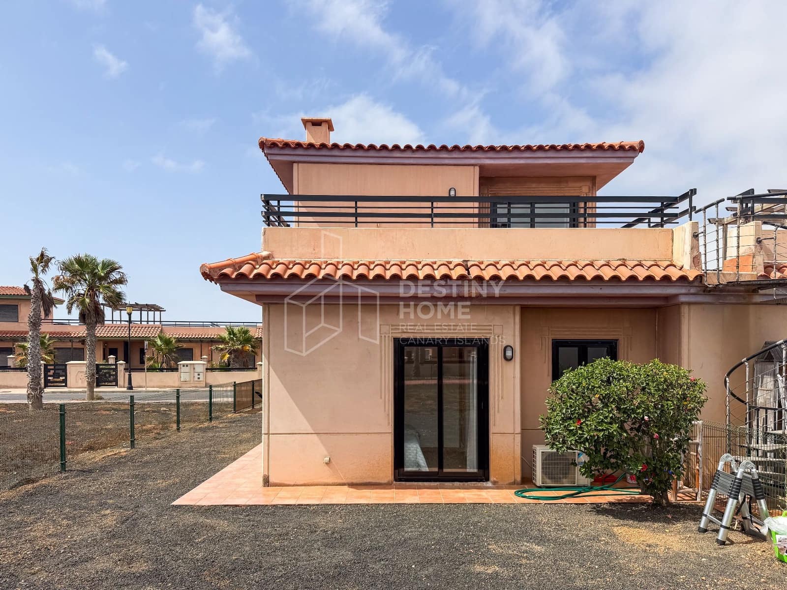 2 bedroom Villa for rent in Lajares with pool - € 1,600 (Ref: 10046929)