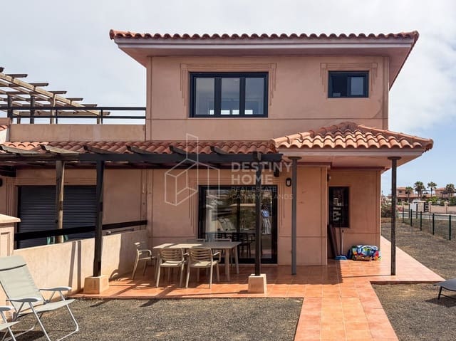 2 bedroom Villa for rent in Lajares, La Oliva with pool - € 1,600 (Ref: 10046929)