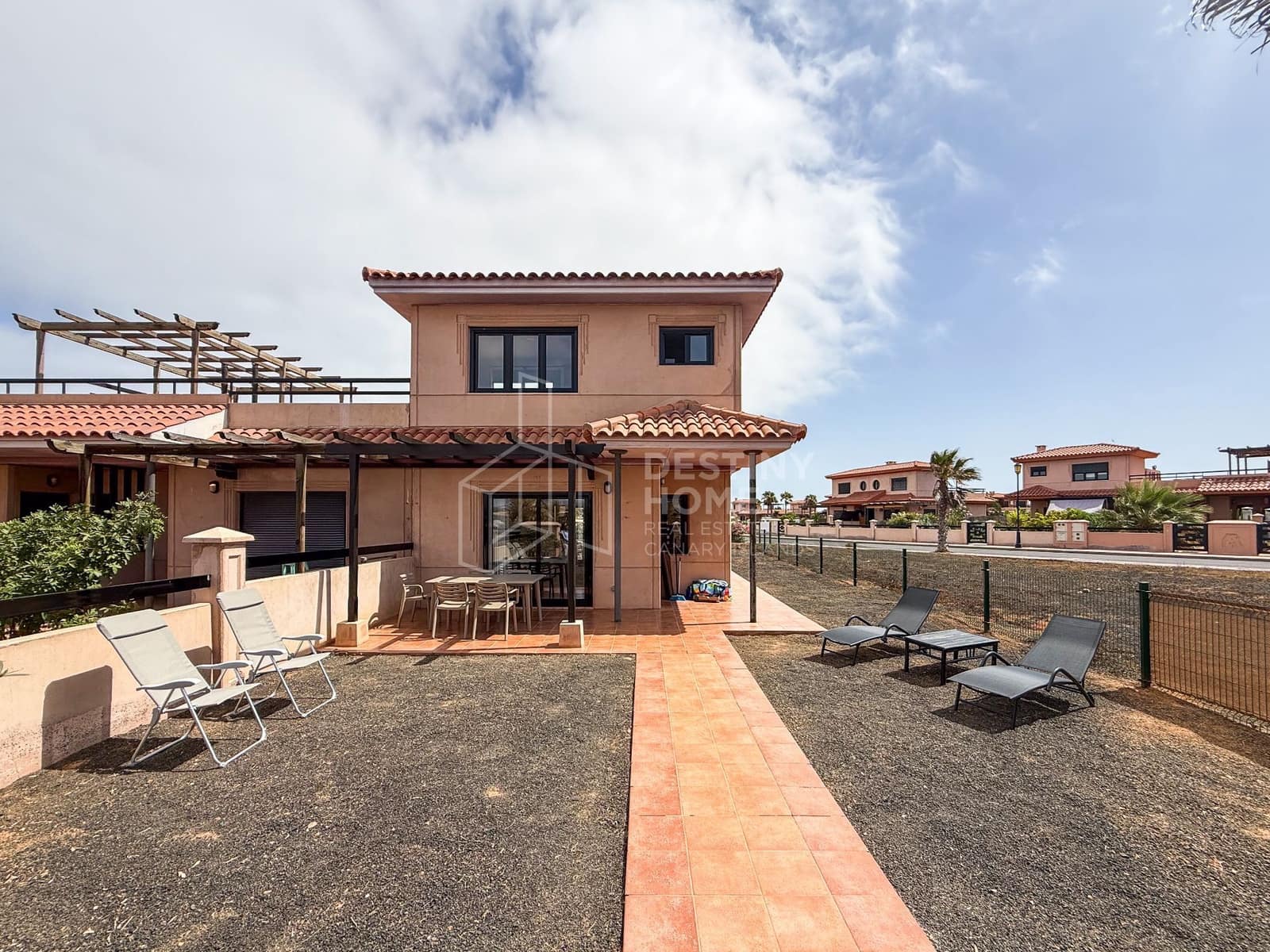 2 bedroom Villa for rent in Lajares with pool - € 1,600 (Ref: 10046929)