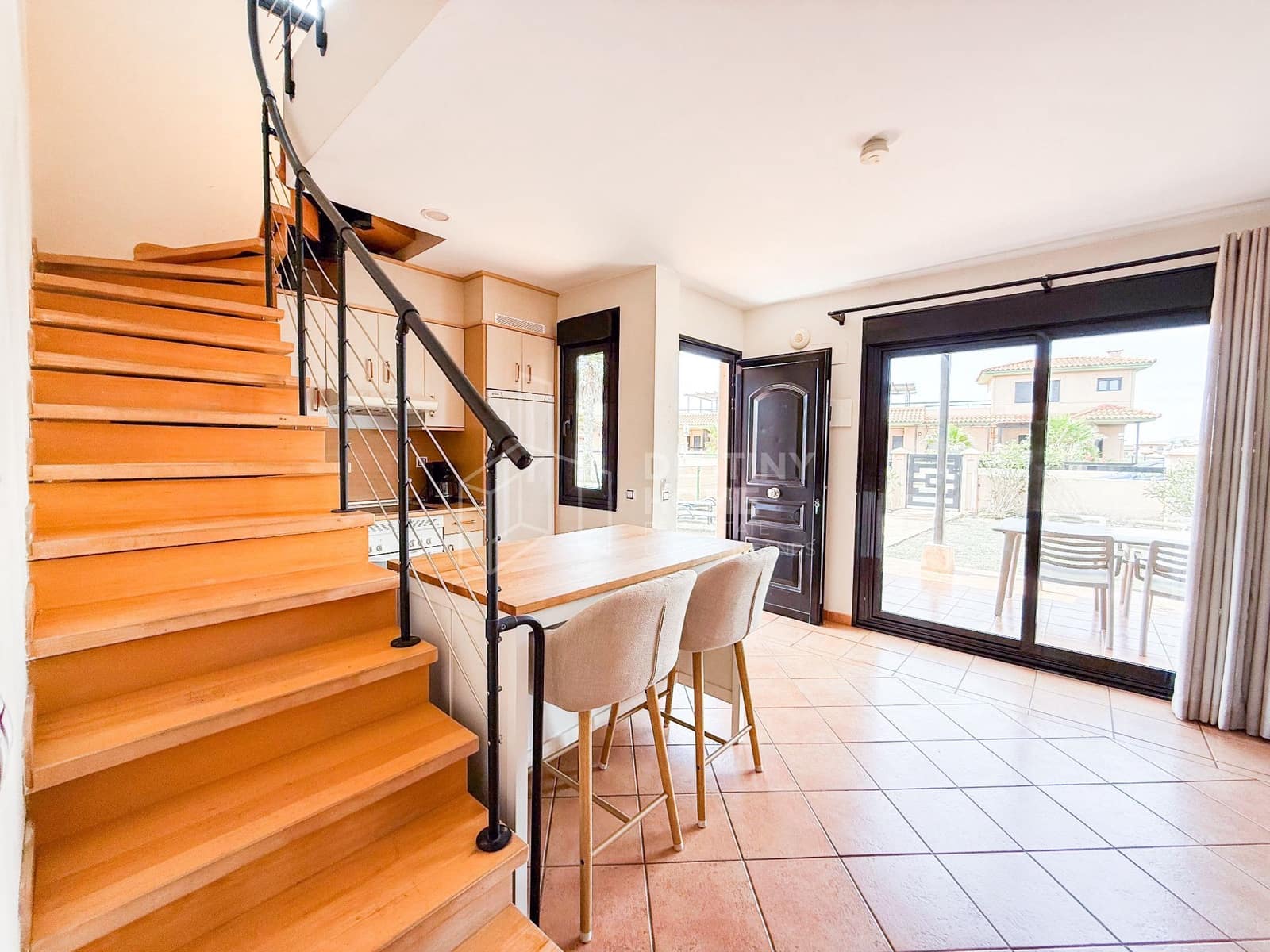 2 bedroom Villa for rent in Lajares with pool - € 1,600 (Ref: 10046929)