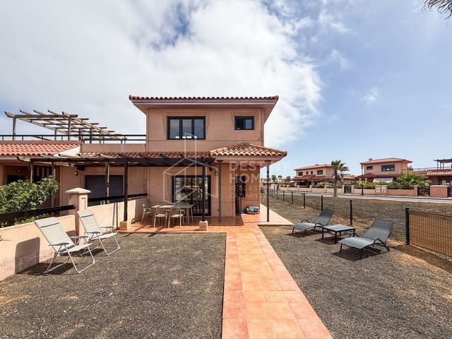 2 bedroom Villa for rent in Lajares, La Oliva with pool - € 1,600 (Ref: 10046929)