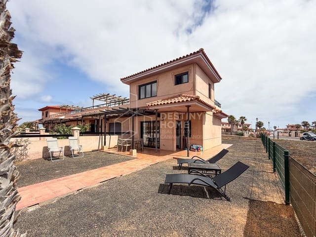 2 bedroom Villa for rent in Lajares, La Oliva with pool - € 1,600 (Ref: 10046929)