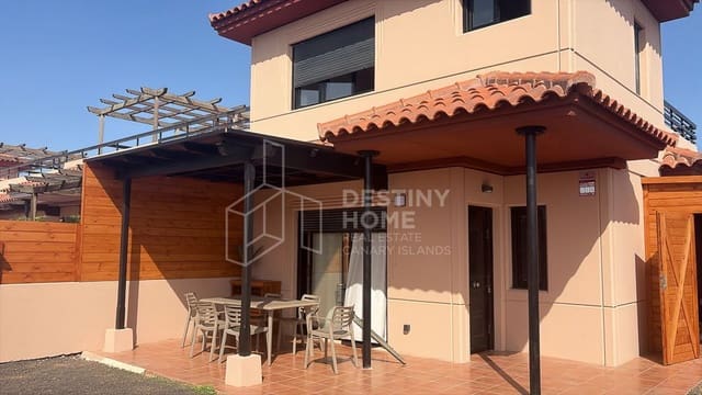 Chalet de 2 habitaciones en Lajares, La Oliva en alquiler con piscina - 1.500 € (Ref: 10046929)