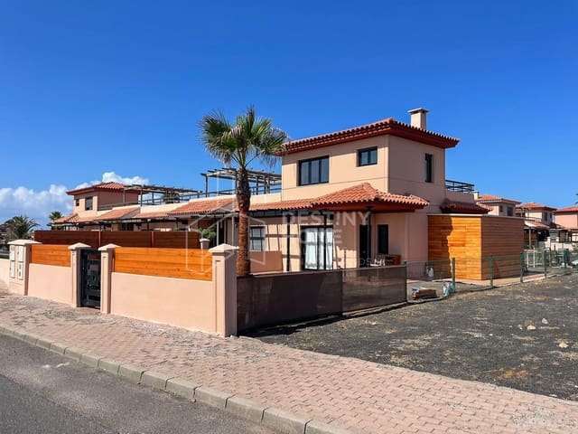 Chalet de 2 habitaciones en Lajares, La Oliva en alquiler con piscina - 1.500 € (Ref: 10046929)