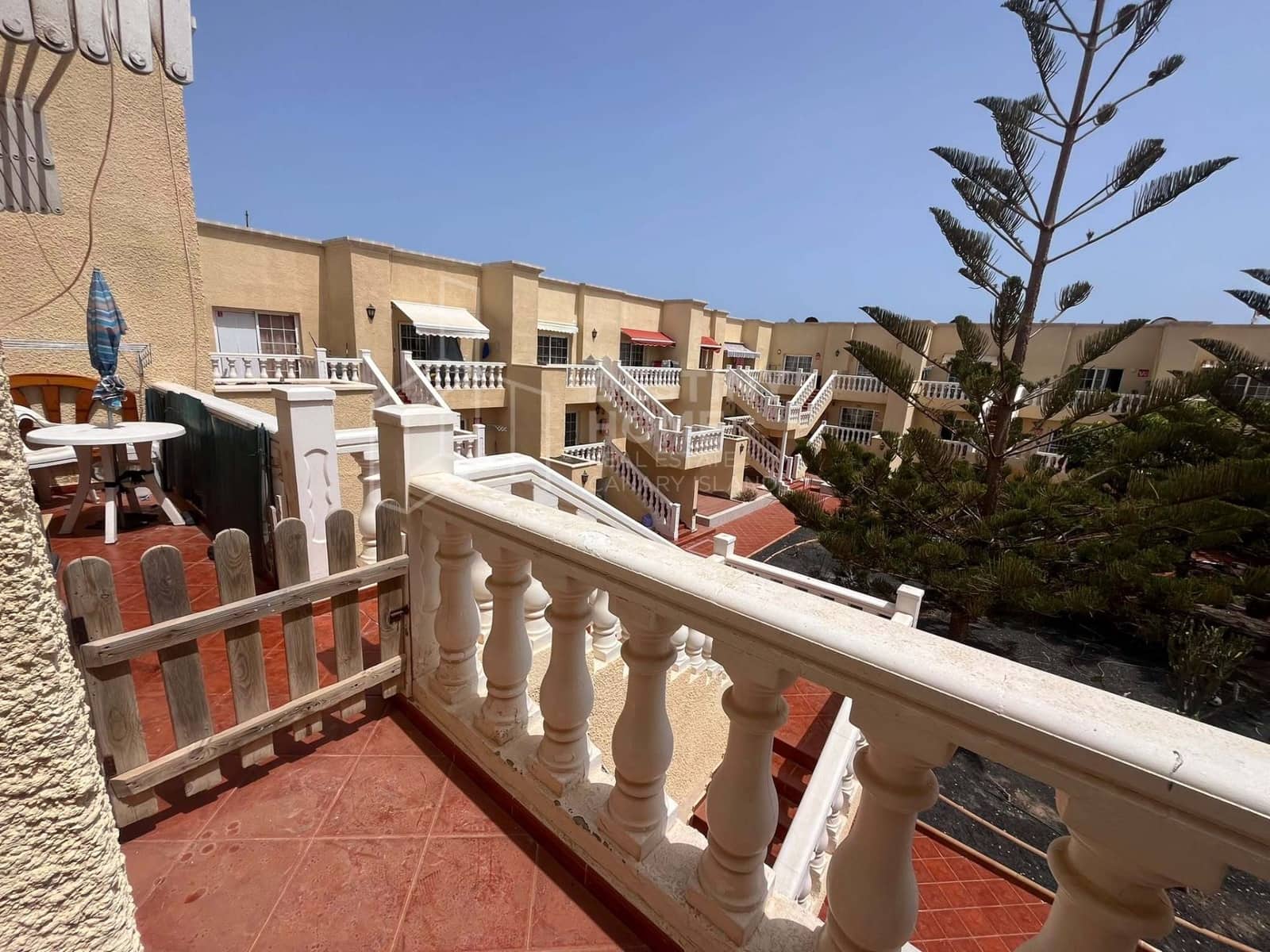 1 bedroom Apartment for sale in Caleta de Fuste with pool garage - € 159,000 (Ref: 10061339)