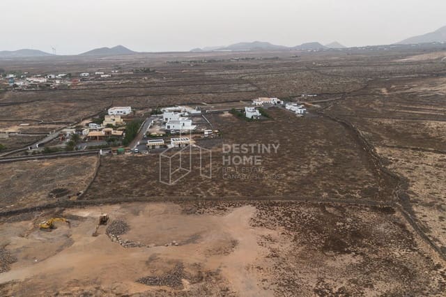 Grunde uden byggetilladelser til salg i Lajares, La Oliva - € 549.000 (Ref: 10063851)