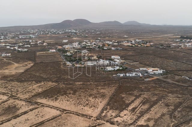 Grunde uden byggetilladelser til salg i Lajares, La Oliva - € 549.000 (Ref: 10063851)