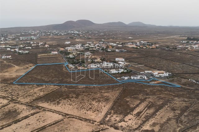 Grunde uden byggetilladelser til salg i Lajares, La Oliva - € 549.000 (Ref: 10063851)