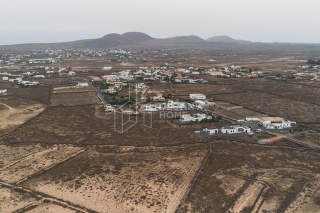 Grunde uden byggetilladelser til salg i Lajares, La Oliva - € 549.000 (Ref: 10063851)