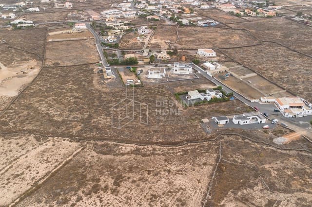 Grunde uden byggetilladelser til salg i Lajares, La Oliva - € 549.000 (Ref: 10063851)