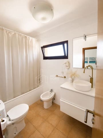4 chambre Maison de Ville à vendre à Corralejo, La Oliva avec piscine garage - 450 000 € (Ref: 10108958)