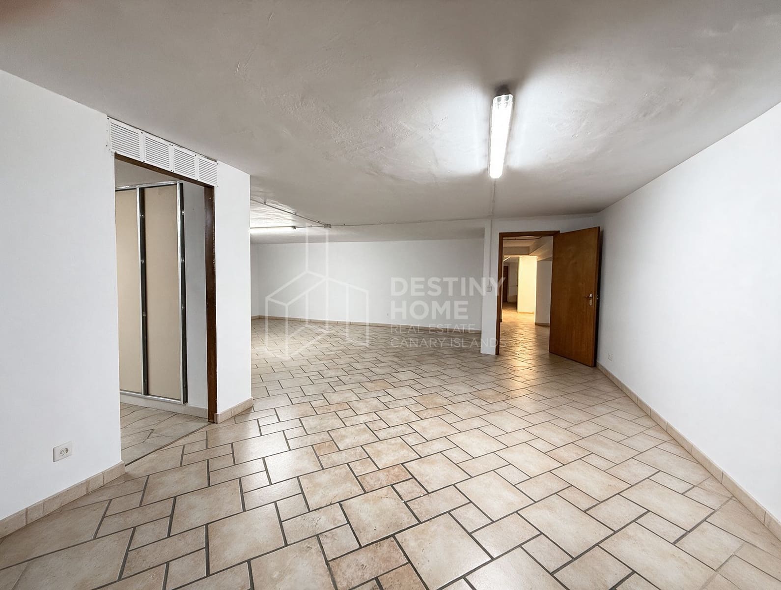 1 bedroom Commercial for sale in Corralejo - € 90,000 (Ref: 10118815)
