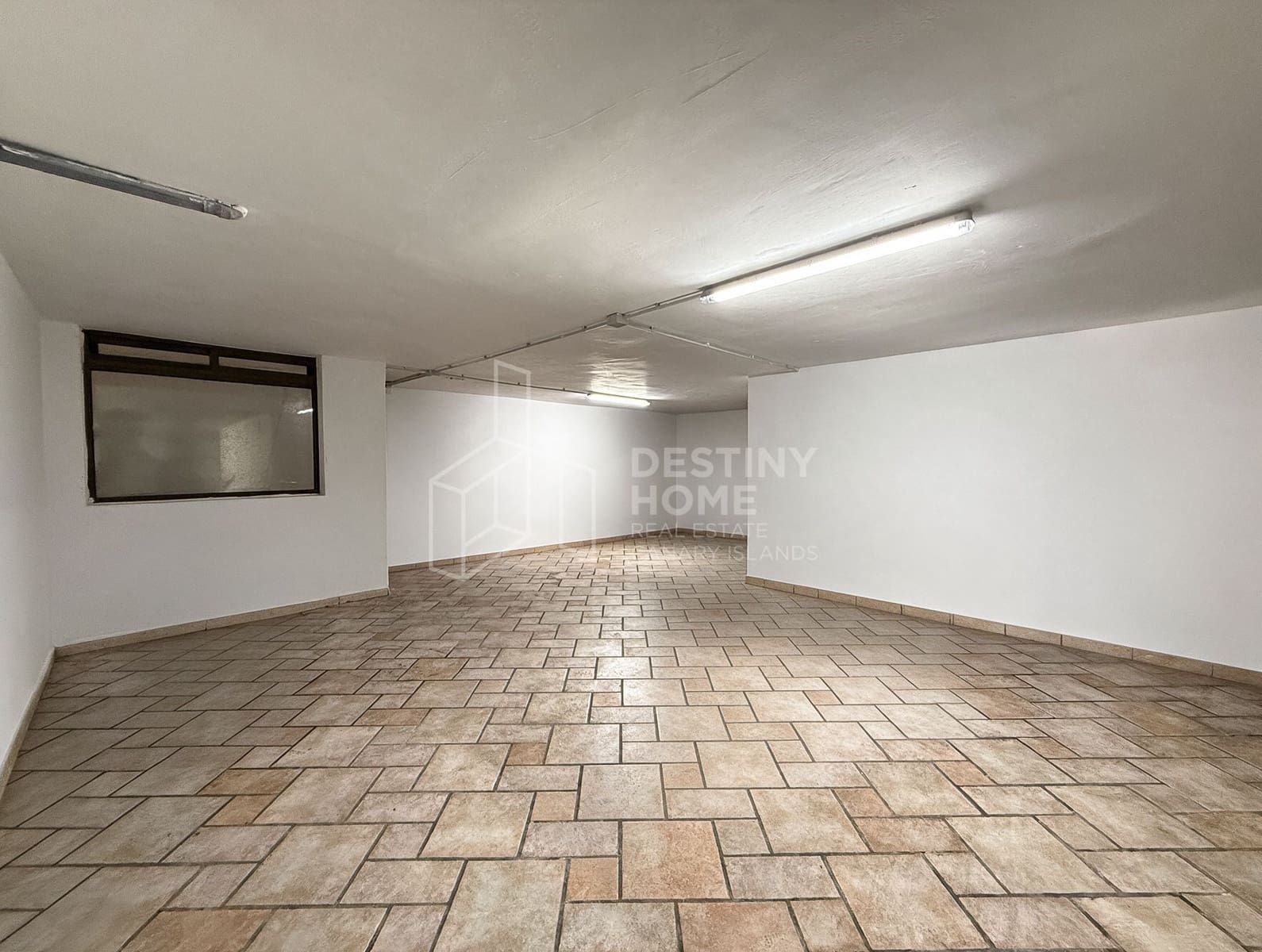 1 bedroom Commercial for sale in Corralejo - € 90,000 (Ref: 10118815)