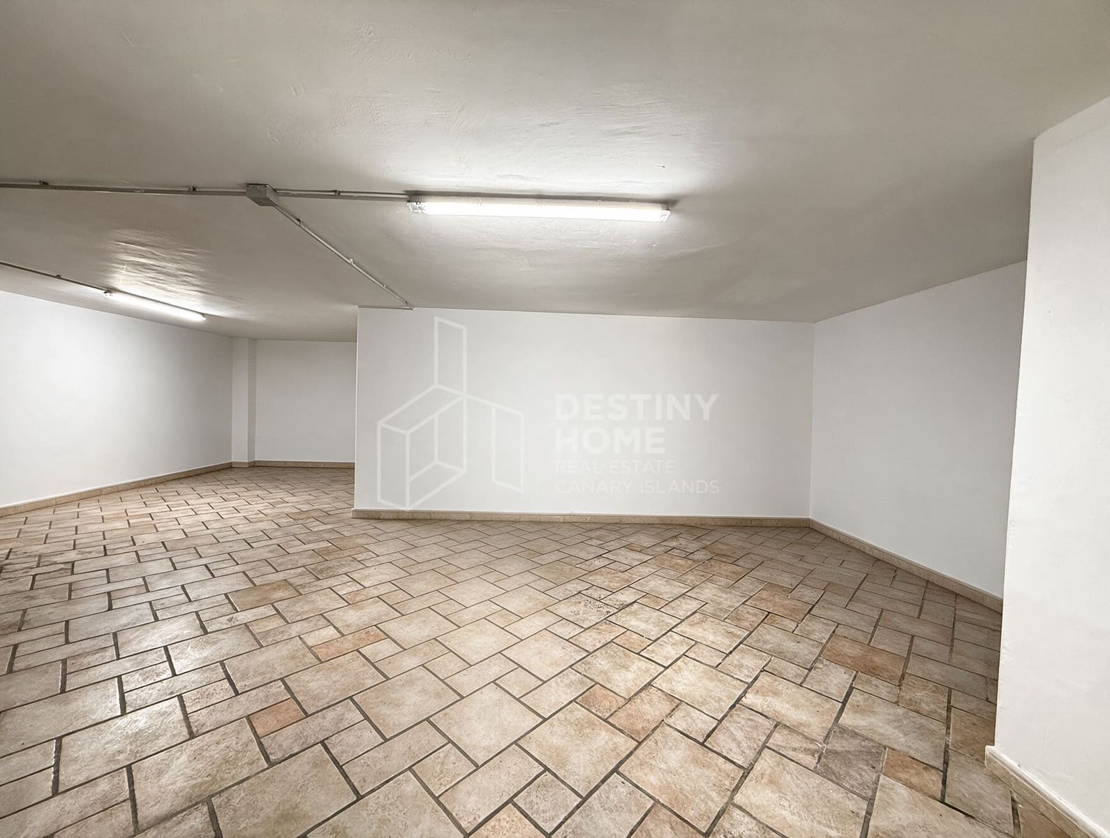 1 bedroom Commercial for sale in Corralejo - € 90,000 (Ref: 10118815)
