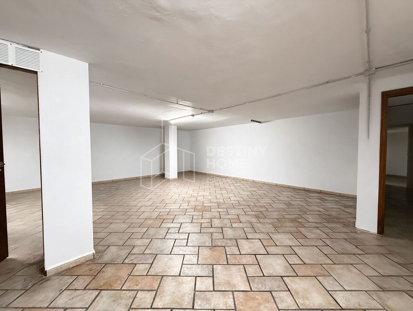 1 bedroom Commercial for sale in Corralejo - € 90,000 (Ref: 10118815)