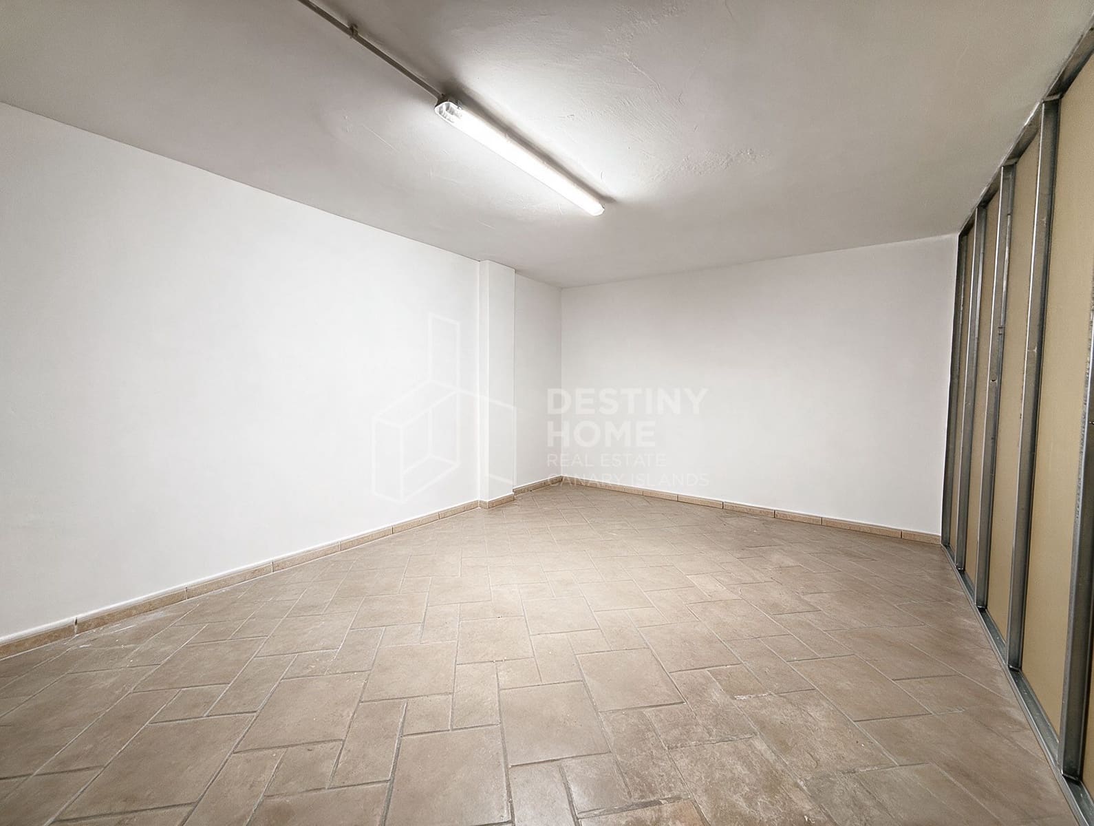 1 bedroom Commercial for sale in Corralejo - € 90,000 (Ref: 10118815)