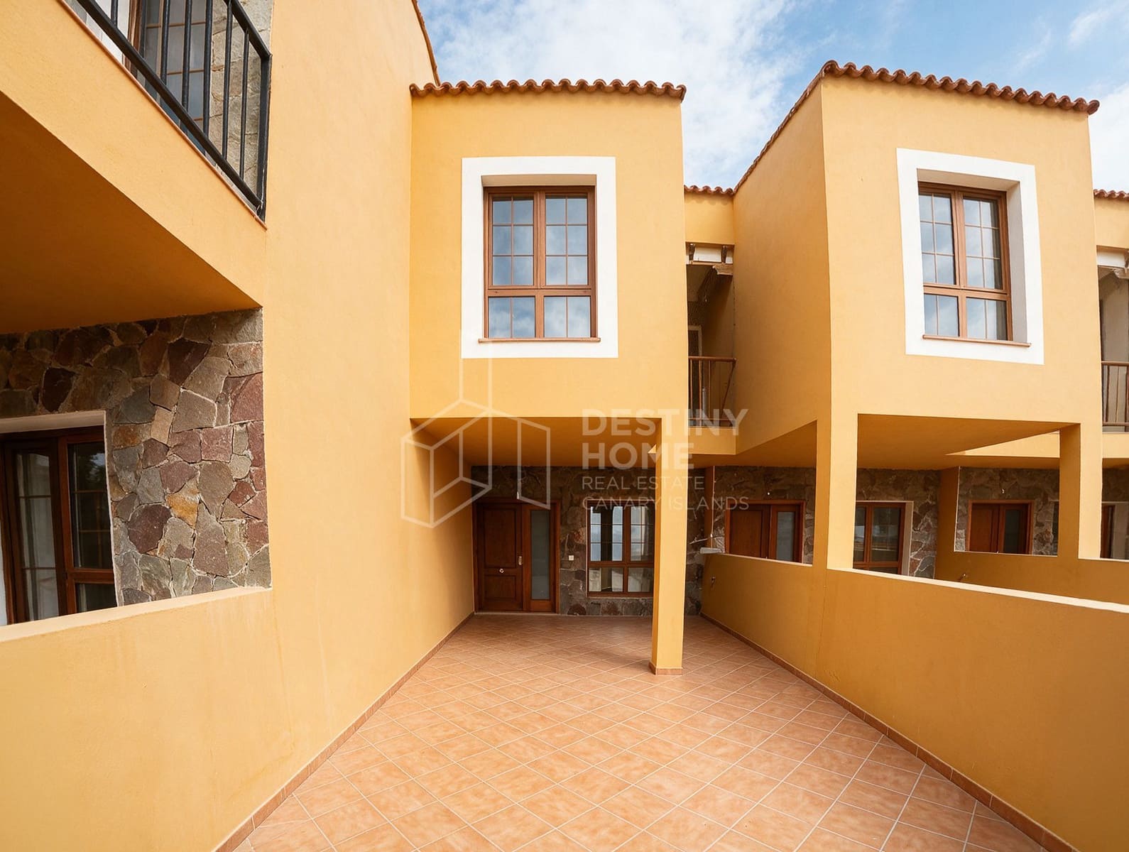 3 bedroom Townhouse for sale in La Oliva with garage - € 235,000 (Ref: 10123492)