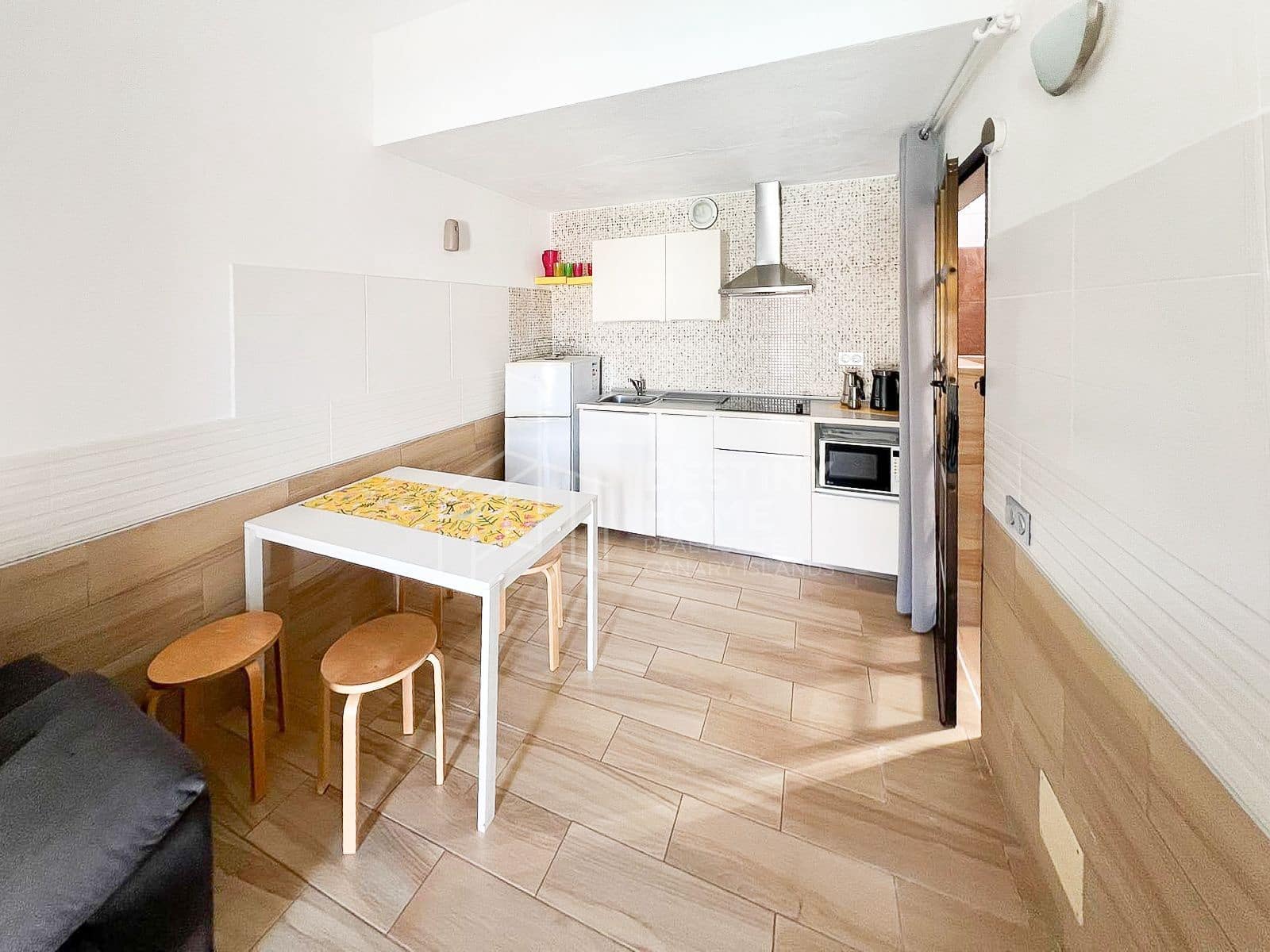 1 slaapkamer Appartement te koop in Costa de Antigua met zwembad - € 150.000 (Ref: 10128111)