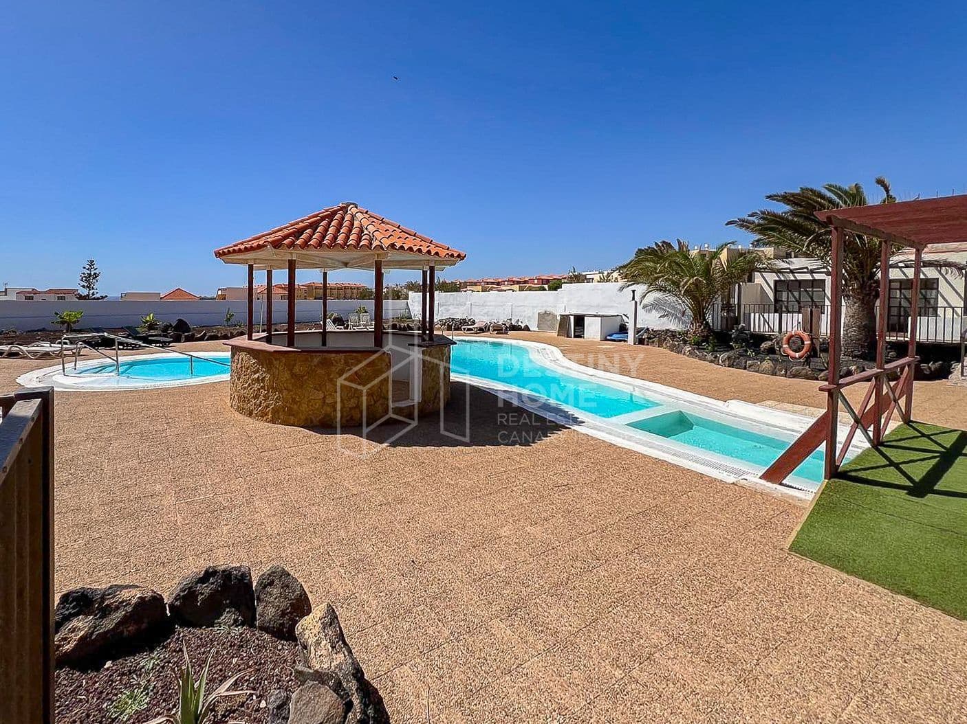 1 slaapkamer Appartement te koop in Costa de Antigua met zwembad - € 150.000 (Ref: 10128111)