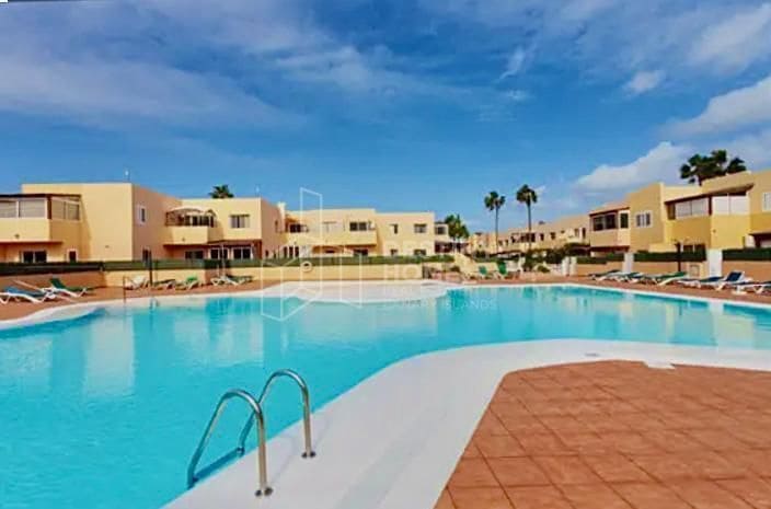 2 sovrum Lägenhet till salu i Corralejo med pool garage - 295 000 € (Ref: 10131278)
