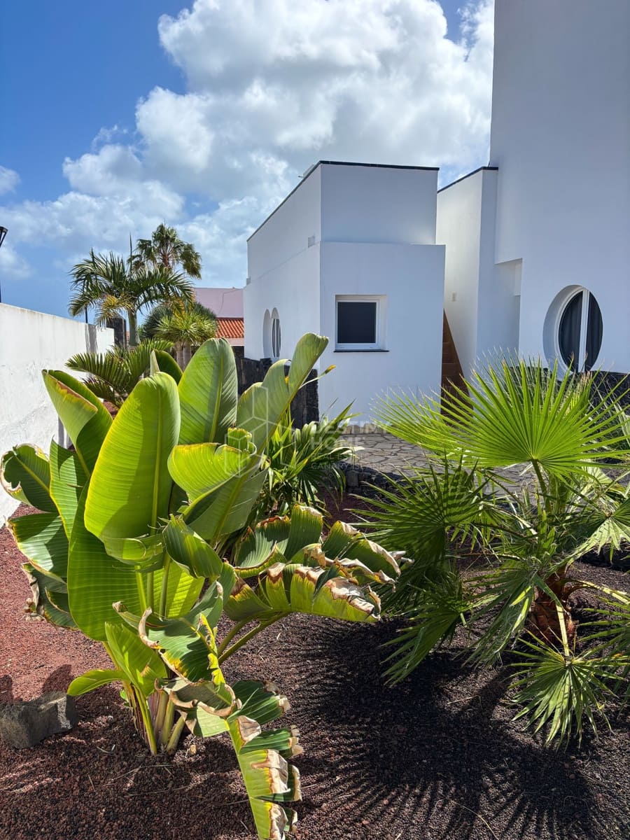 6 sovrum Villa till salu i Corralejo med pool - 1 600 000 € (Ref: 10135730)