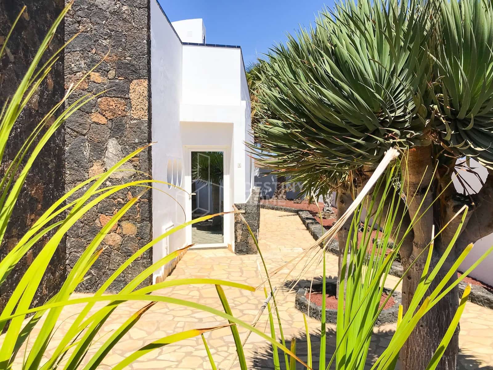 6 sovrum Villa till salu i Corralejo med pool - 1 600 000 € (Ref: 10135730)