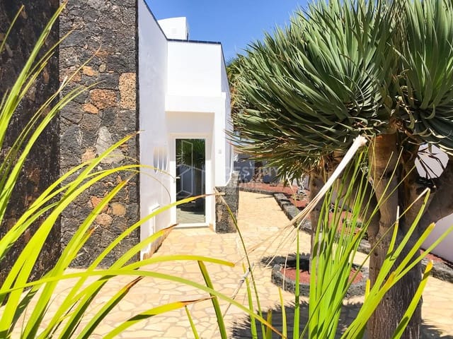 6 sovrum Villa till salu i Corralejo, La Oliva med pool - 1 600 000 € (Ref: 10135730)