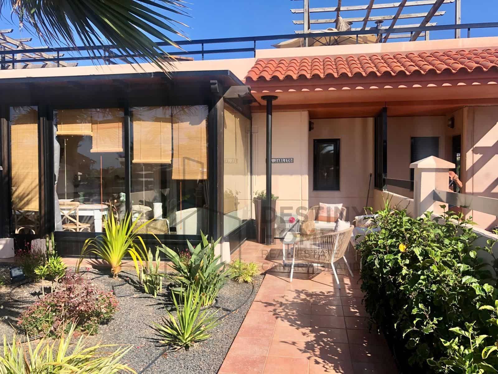 2 soverom Kjedet enebolig til salgs i Lajares med svømmebasseng garasje - € 329 000 (Ref: 10139207)
